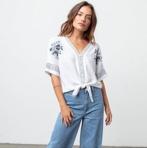 Rails Thea white and blue embroidered boho top size Medium